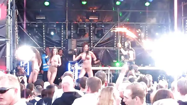 Érett Anya szaftos szopással gyógyította casting szexvideo meg a beteg fiát.
