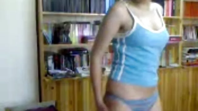 Sapalssubsluts-kanos Rosalyn Szfinx sex pornofilmek megfojtotta, majd összetört