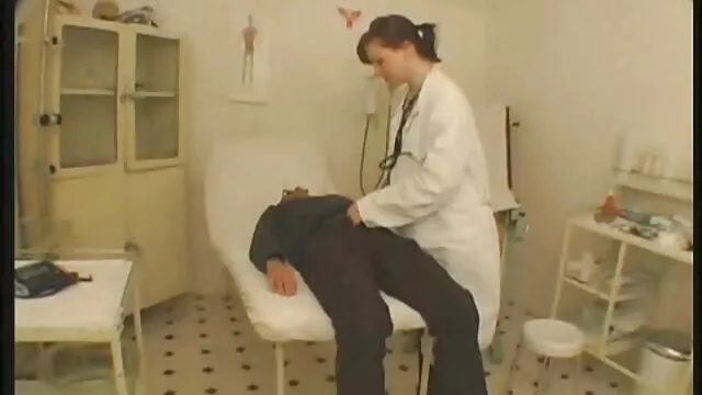 Fogása két tizenéves sex nagyival perzselő nyilvános