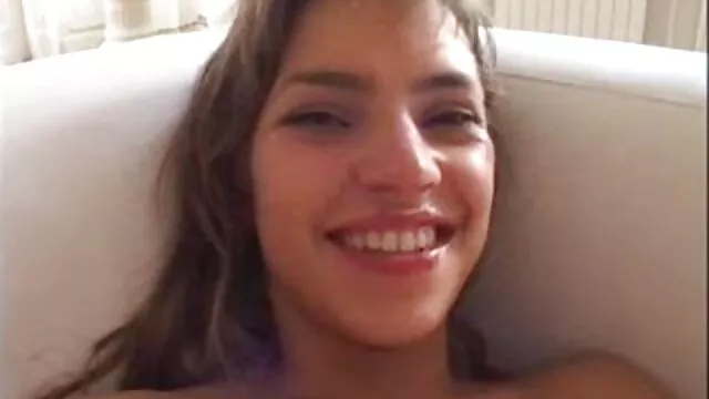 Melena kiszopja a faszt Mason nedves köntös két.