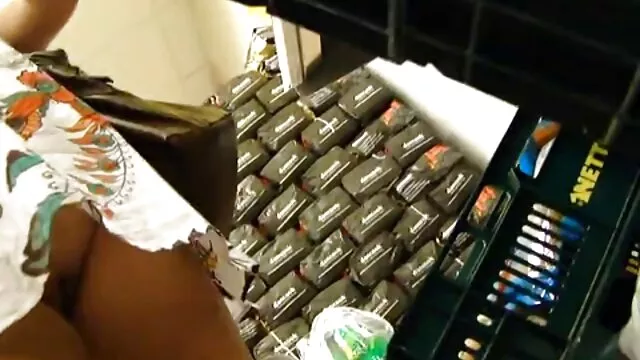 Muszlim terjed a szőrös lábát seggbe dugas mutatja ki a szőrös punci