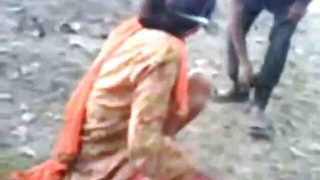 MILF Bella Bellz fekvő hasa le szar ingyen video szex punci