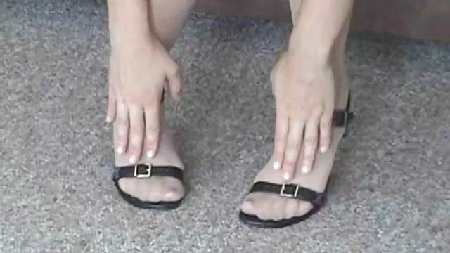 Szomszéd Tomi Taylor terjed farkukat orális sex videok a mosókonyhában egy finom Szopás.
