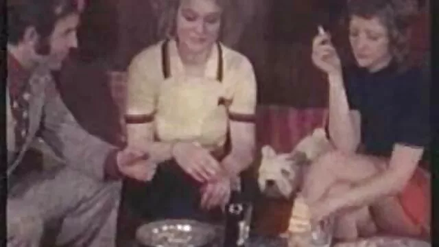 Férfiak, hogy lyukak Ázsiai ínszalag Dupla Behatolás. kosztümös szex