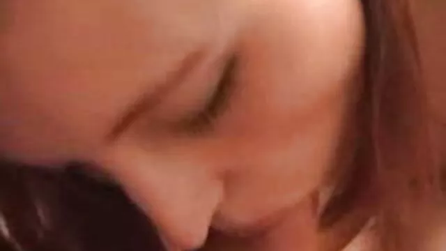 Nudista Pumák elterjedt a punci a parton előtt egy rejtett kamera, pornó videók kiváló minőségű videó