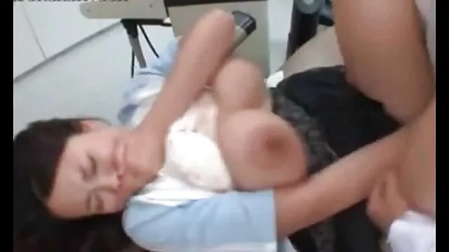 Idősebb nővér kénytelen xxx anyuka húga Orális Szex