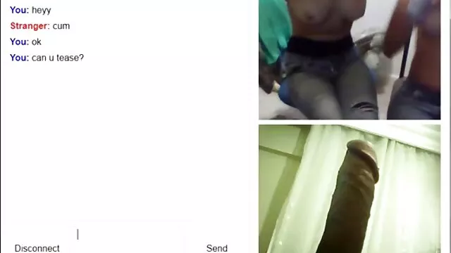 Szenvedélyes kinyalja a gecit házi szex a földön